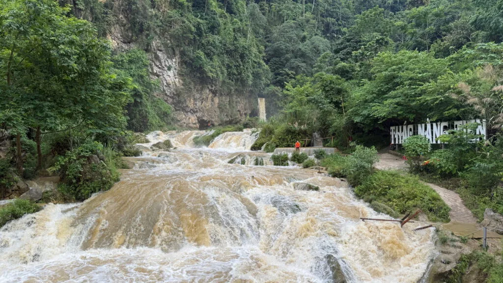 Thác Nàng Tiên sau cơn mưa
