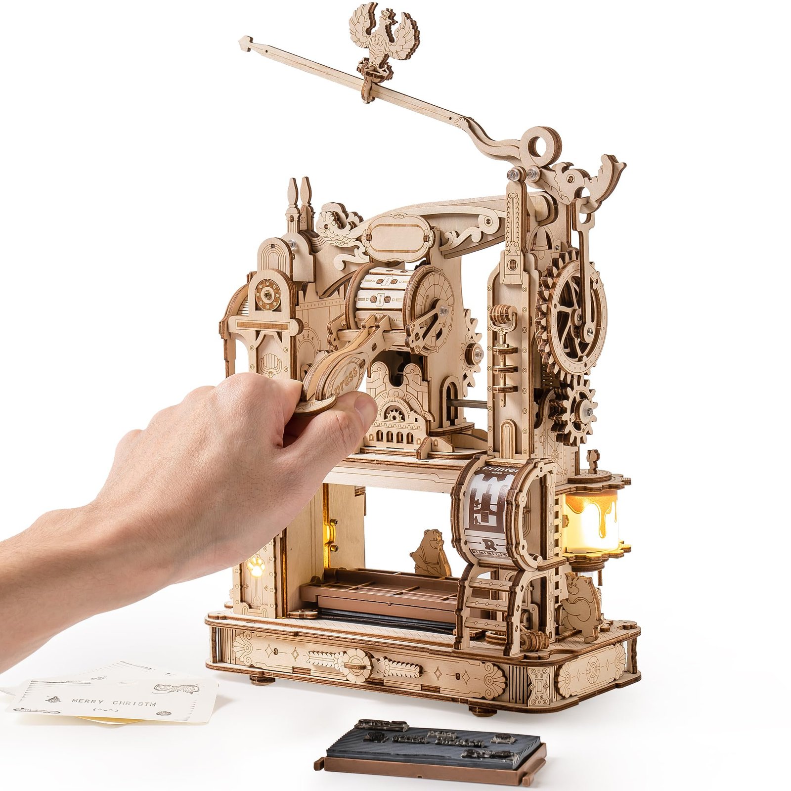 Mô hình 3D wooden puzzle bằng gỗ đặt trên bàn làm việc