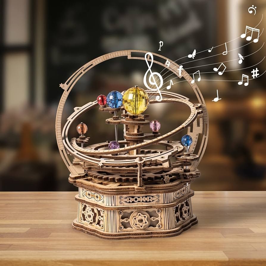 Mô hình music box DIY bằng gỗ với nhân vật chuyển động và tay quay